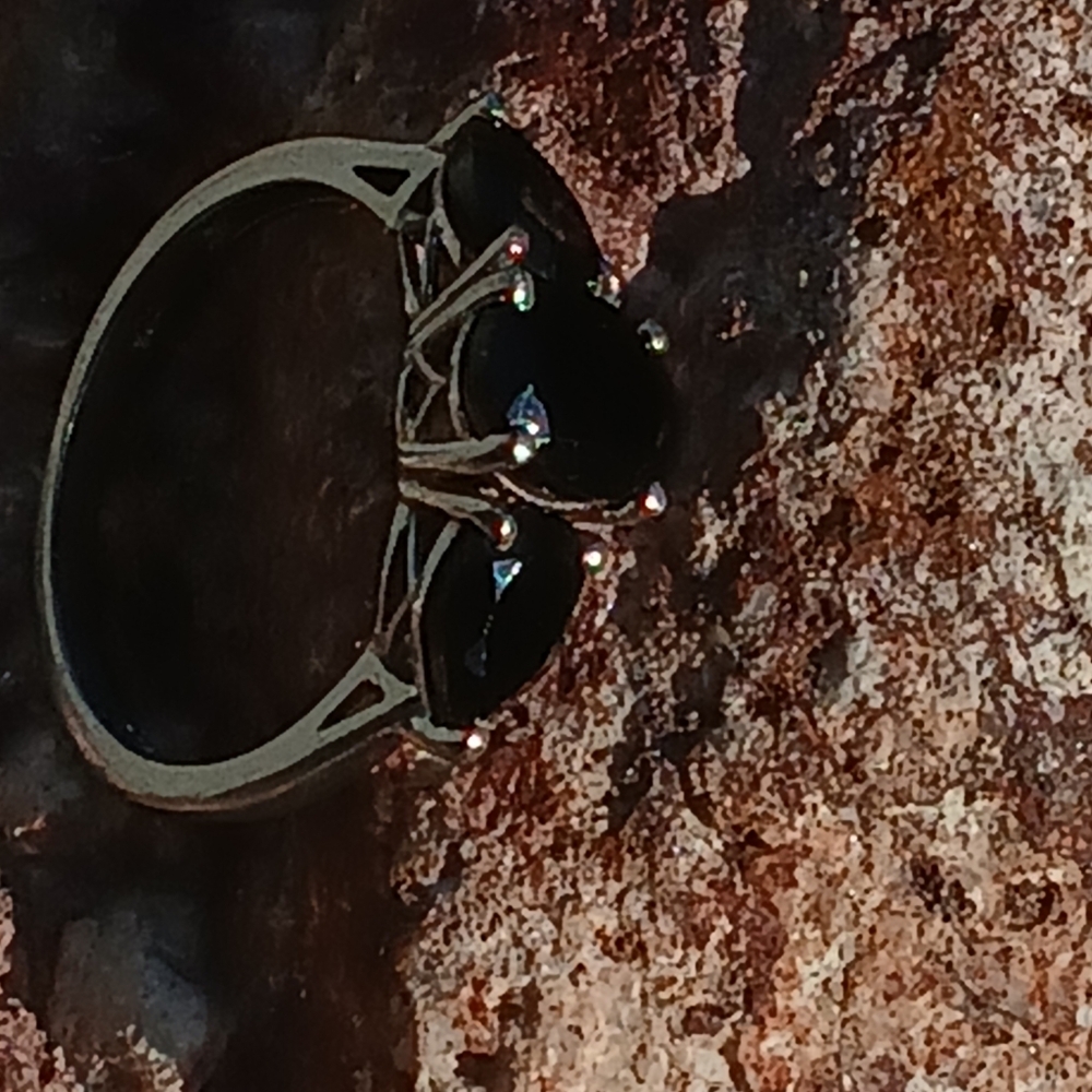 Intriguing Black Spinel - Picture 2 of 3